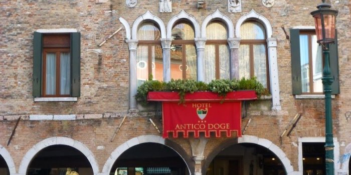 875x1167 italy Archives - For the Love of Wallpaper - Vintage Wallpaper