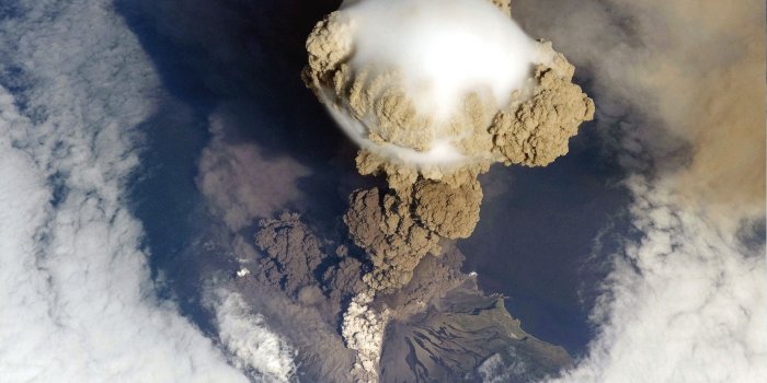 2818x1866 volcano, Eruptions, Aerial View, Island, Smoke, Clouds