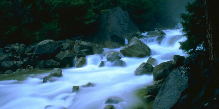1024x768 Yosemite White Water Rapids - Rivers And Streams Wallpaper
