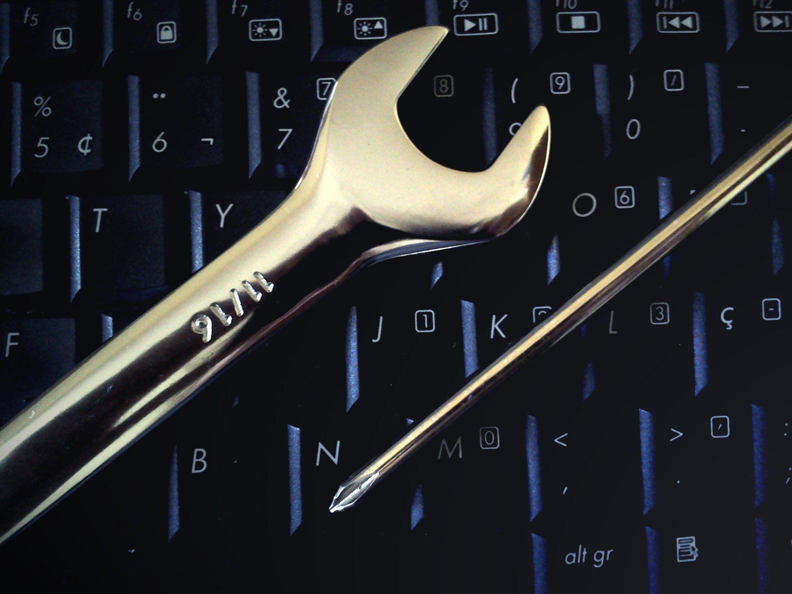 1600x1200 Maintenance Wallpapers