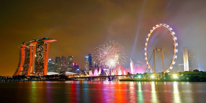 2560x1600 National Day Parade Singapore fireworks wallpaper