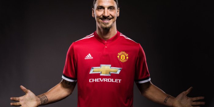 2048x1152 Zlatan Ibrahimovic signs new Manchester United contract