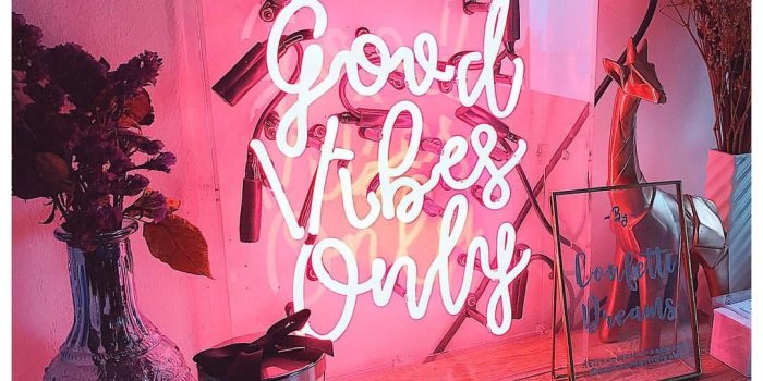 1080x1080 Good Vibes Only neon sign via @helloconfettidreams | Neon