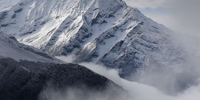 1080x1920 Nepal Earthquake Spark Avalanche Mountain Wallpaper - [1080x1920]