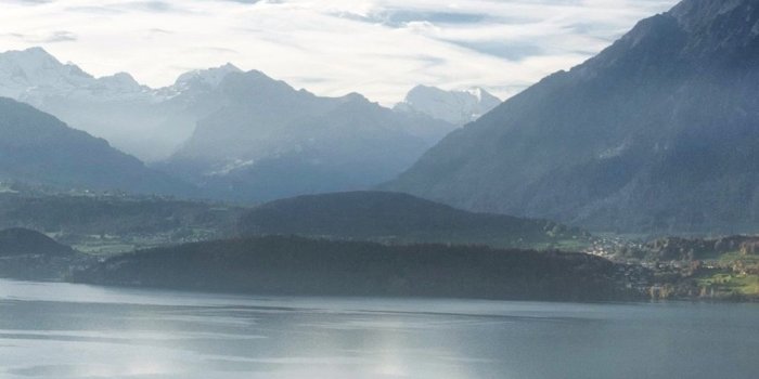 1080x1920 Switzerland, Interlaken, Lake Thun, city, mountains, Alps, autumn