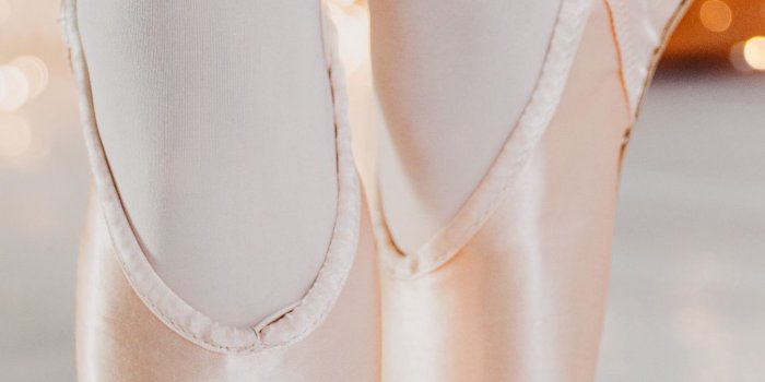 1350x2400 Download wallpaper 1350x2400 pointe shoes, ballet, dance, legs