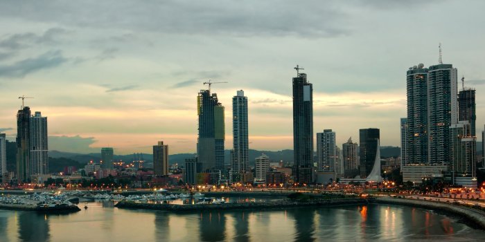 3329x1260 Panama City