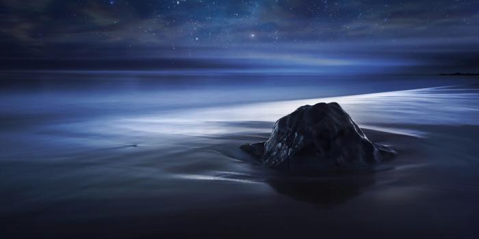 2500x1421 Blue Velvet Nocturnal Night Sky Sea Beach Wallpaper - Night Sea