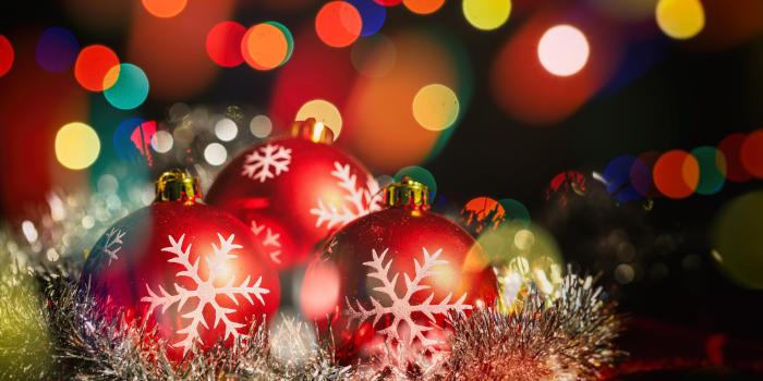 3840x2160 Red Christmas balls with bokeh lights as background HD wallpaper