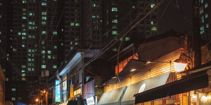 4016x6016 Street in Yongsan District at night, Seoul, South Korea (x-post /r