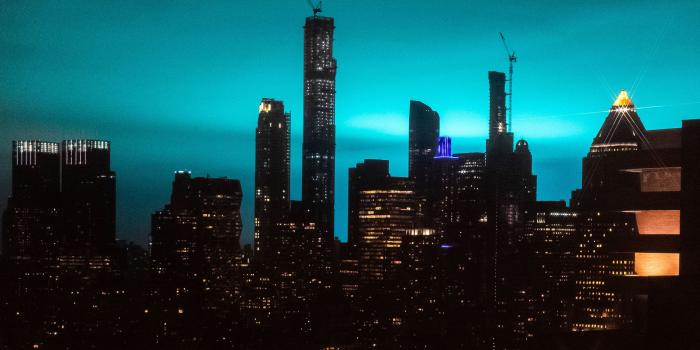 2560x1440 The Real Reason the Sky Turned Turquoise in NYC
