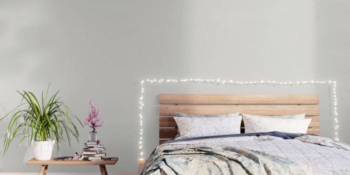 1500x1500 Color inspired by Valspar America Bistro White - Off White 7006-4