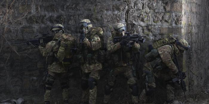 1700x1133 soldiers army military dead mp5 m4 m249 1700x1133 wallpaper