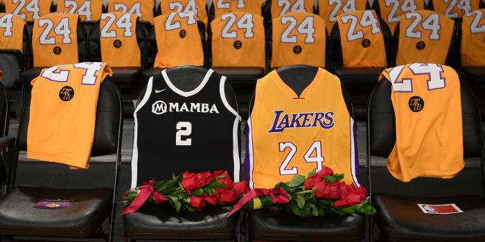 2000x1333 Lakers cover court-side seats with roses for Kobe Bryant, Gianna