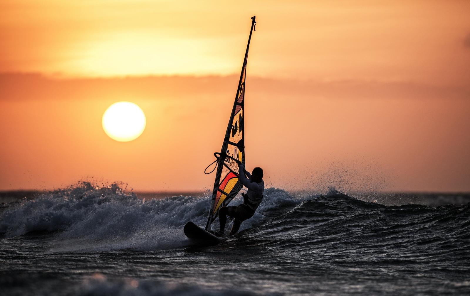 3840x2423 Amazing Windsurfing Water Sport HD Wallpaper 4k