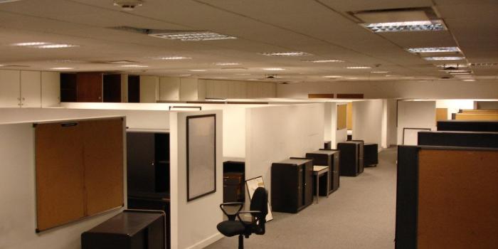 1024x768 Empty office space | Empty C | Round Indigo Rock