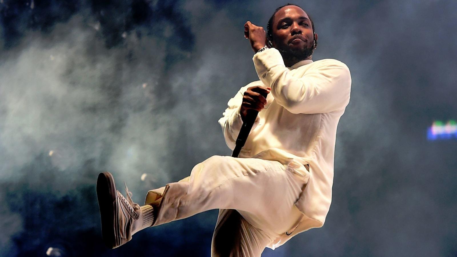 2048x1152 A King Shares His Crown As Kendrick Lamar Brings 'damn' - Kendrick