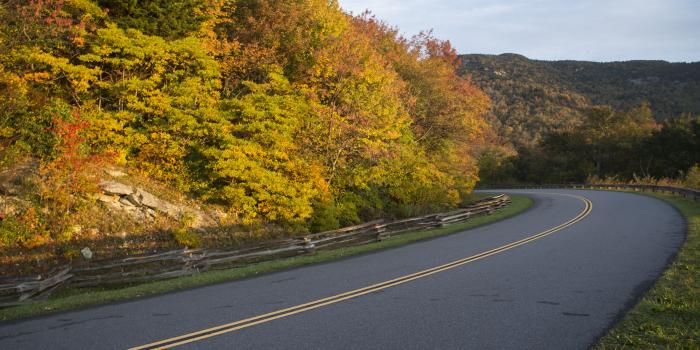 6016x4016 Download wallpaper 6016x4016 autumn, road, rotate, marking hd