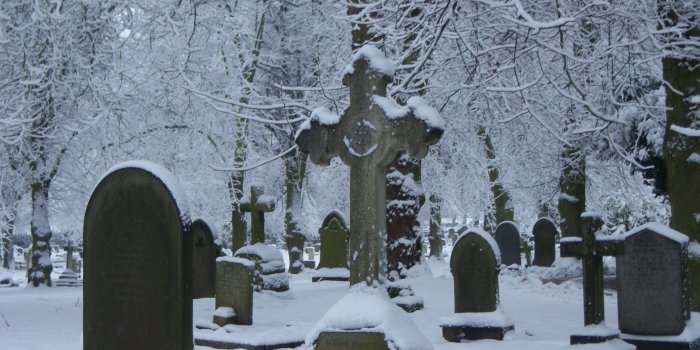 3648x2736 snowy graveyard, Staveley | Fantasy illustration, Winter wonderland