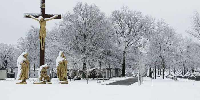 1366x768 Snowy serenity at Gate of Heaven Cemetery in East Hanover, NJ
