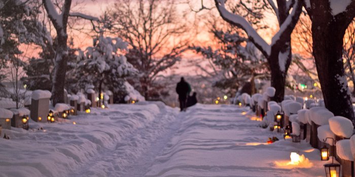 2592x1728 Christmas cemetery visit and candles, a traditional Finnish