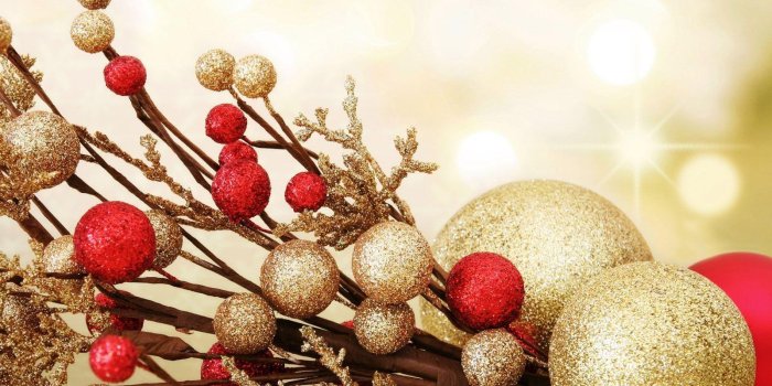 1600x1180 Christmas decorations, balloons, thread, glitter, holiday