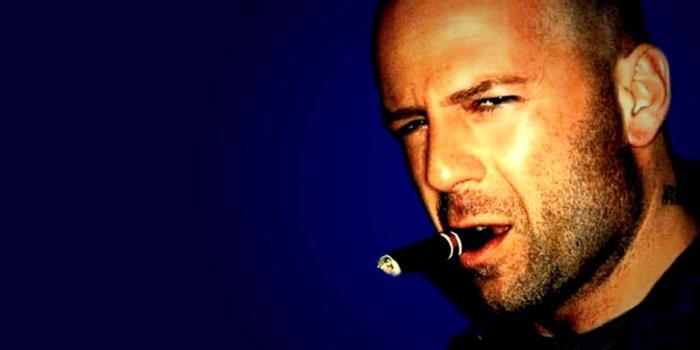 1600x1200 Famous Actor Bruce Willis is smoking a cigar wallpapers and images