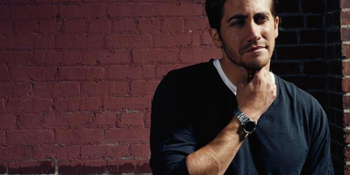 2560x1600 Jake Gyllenhaal with a silver watch wallpaper - Male celebrity