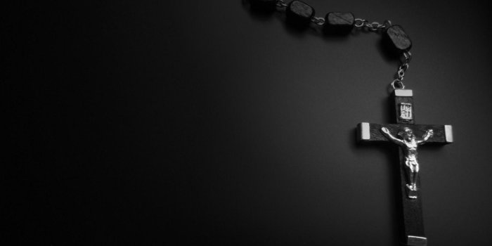 1600x901 31990f143a uk availability look for praying hands with rosary