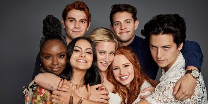 2700x1520 Riverdale Cast Photos Wallpaper 70081 2700x1520px