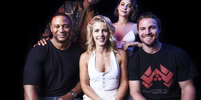 2560x1600 Arrow Cast in Comic Con 2017 4K Wallpaper - Best Wallpapers