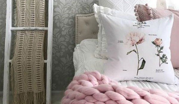 600x1321 Stencil Your Bedroom Walls with a DIY Classic Damask Wallpaper