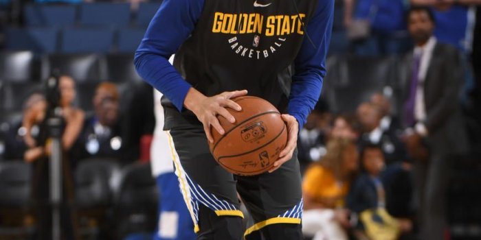 870x1305 Warriors Take Down Spurs | Nba stephen curry, Stephen curry