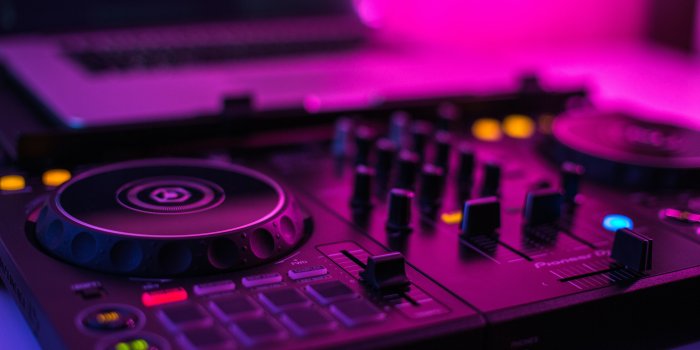5472x3648 350+ Dj Controller Pictures [HD] | Download Free Images & Stock