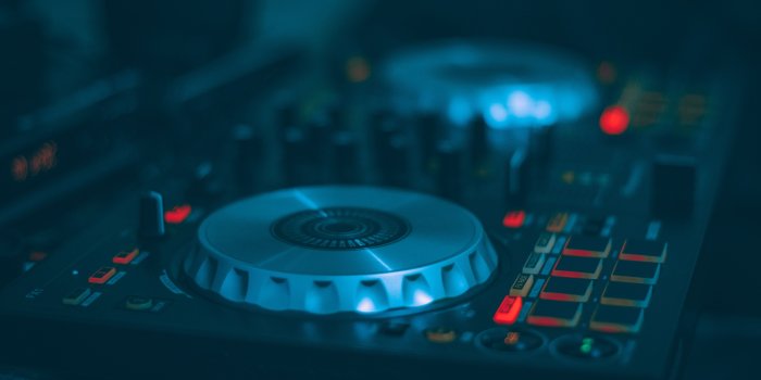 5568x3712 Low Light Photography of Dj Controller · Free Stock Photo