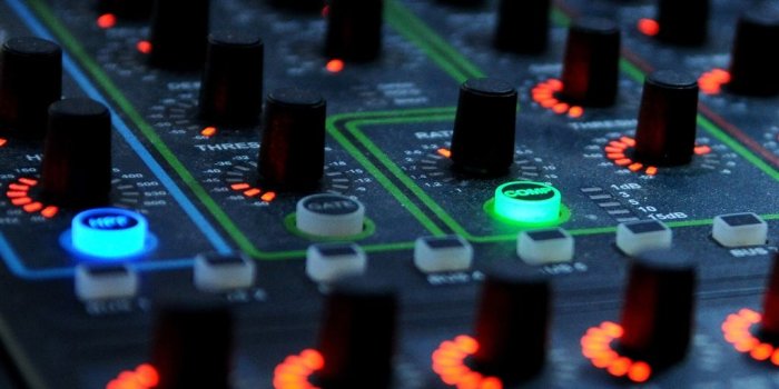 1024x1024 DJ Mixer Llights Controller iPad Air Wallpapers Free Download