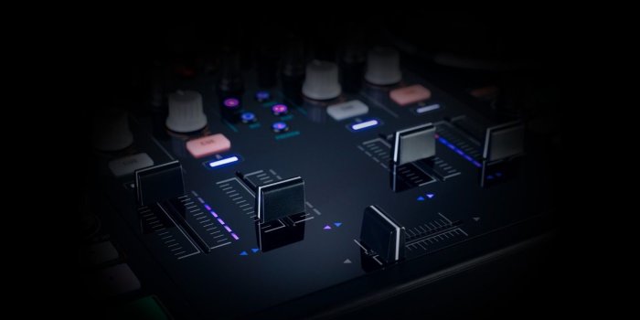 1600x900 Traktor : DJ Controllers : Traktor Kontrol S4 Desktop Background