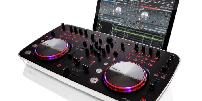 3200x2400 Pioneer DJ CONTROLLER DDJ-ERGO-V and Ultrabook REKORDBOX VDJ FULL