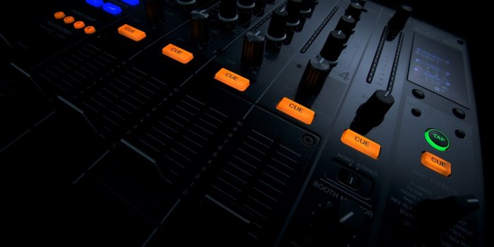 2048x1152 DJ Tools Ultra HD Desktop Background Wallpaper for 4K UHD TV