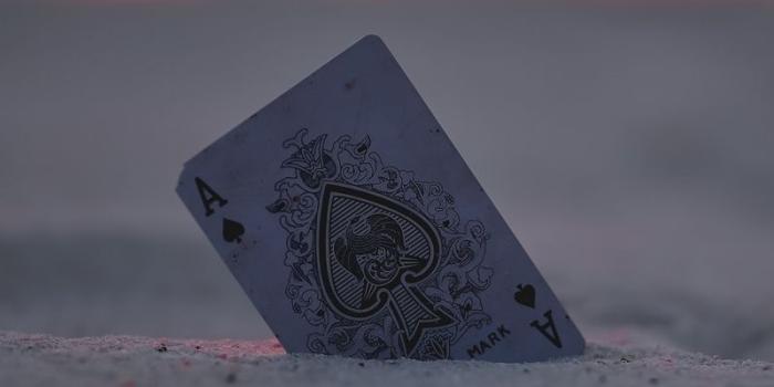 800x1420 Download wallpaper 800x1420 card, ace, sand, sunset, closeup