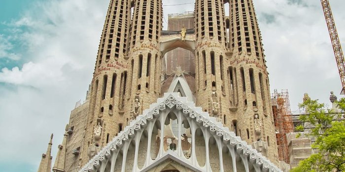 910x1369 HD wallpaper: Barcelona Cathedral, Spain, gaudì, barcelona spain