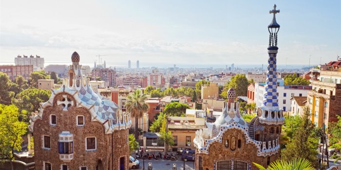 2560x1440 Spain, Barcelona, city, sun rays 1242x2688 iPhone 11 Pro/XS Max