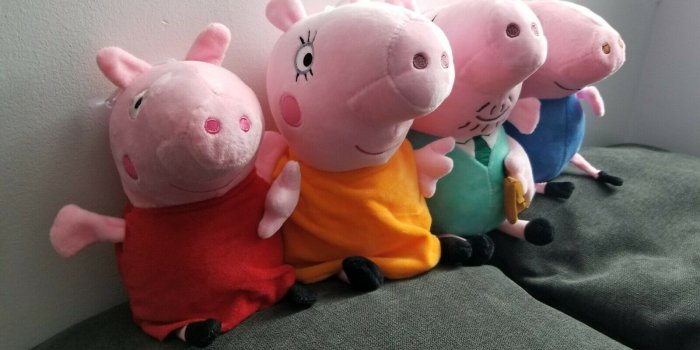 1600x1200 PEPPA PIG WALLPAPER KIDS ROOM WALLPAPER PINK FEATURE WALL WP4-PEP