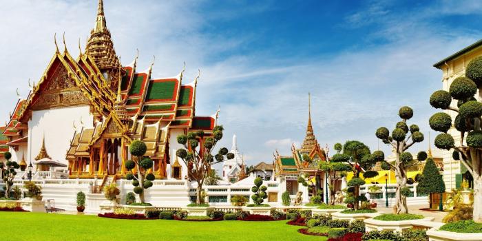 2400x1350 Temple In Thailand Ultra HD Desktop Background Wallpaper for 4K