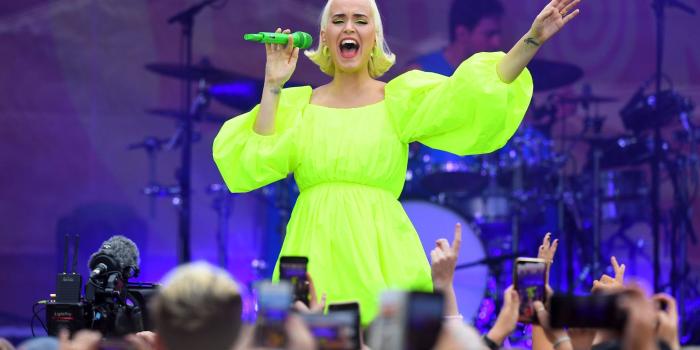 2048x1365 Katy Perry Prevails as Judge Erases 'Dark Horse' Decision - The