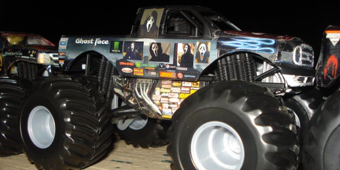 2560x1920 Scream Images Ghostface Monster Truck Hd Wallpaper - Monster Truck