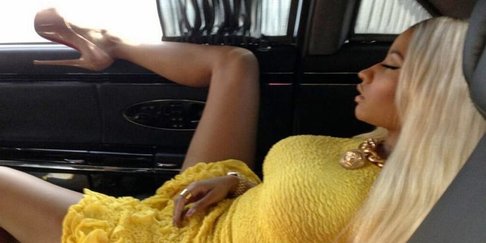 1646x1227 Nicki Minaj Backgrounds 4K Download