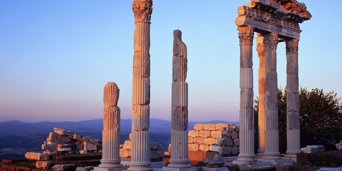 1680x1050 Turkey, the ruin of the Palace - Phone wallpapers