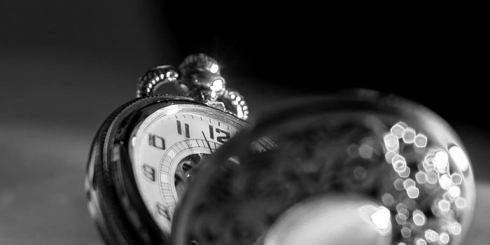 910x1365 HD wallpaper: jewelry, background, reflection, luxury, dark