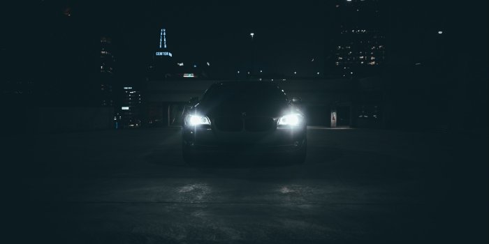 3840x2400 Download wallpaper 3840x2400 machine, headlight, light, night